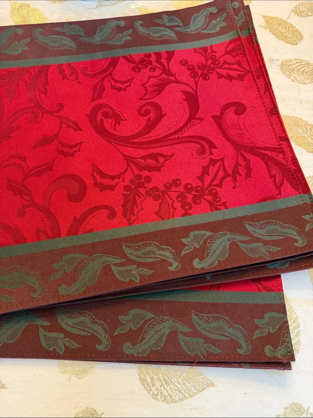 Christmas Holly & Berry set of 6 cloth placemats 19x13 in New